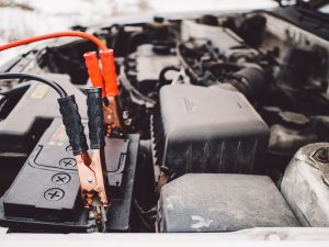 Starthilfe Batterie leer überbrücken Starthilfekabel E-Learning  Kraftfahrzeugtechnik 