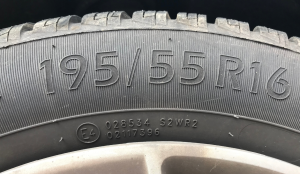Angabe der Reifengröße auf einem Reifen