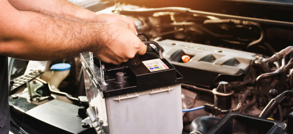 Autobatterie im Auto wechseln