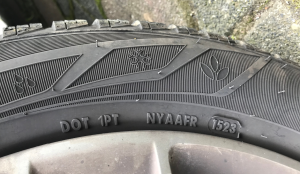 DOT-Nummer auf einem Reifen mit Herstellerdatum